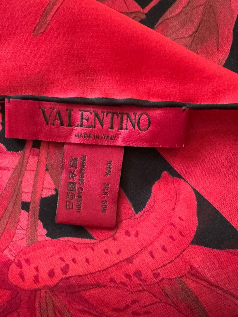 Red and Black Silk Valentino Floral Scarf in Original Box - Picture 13 of 13